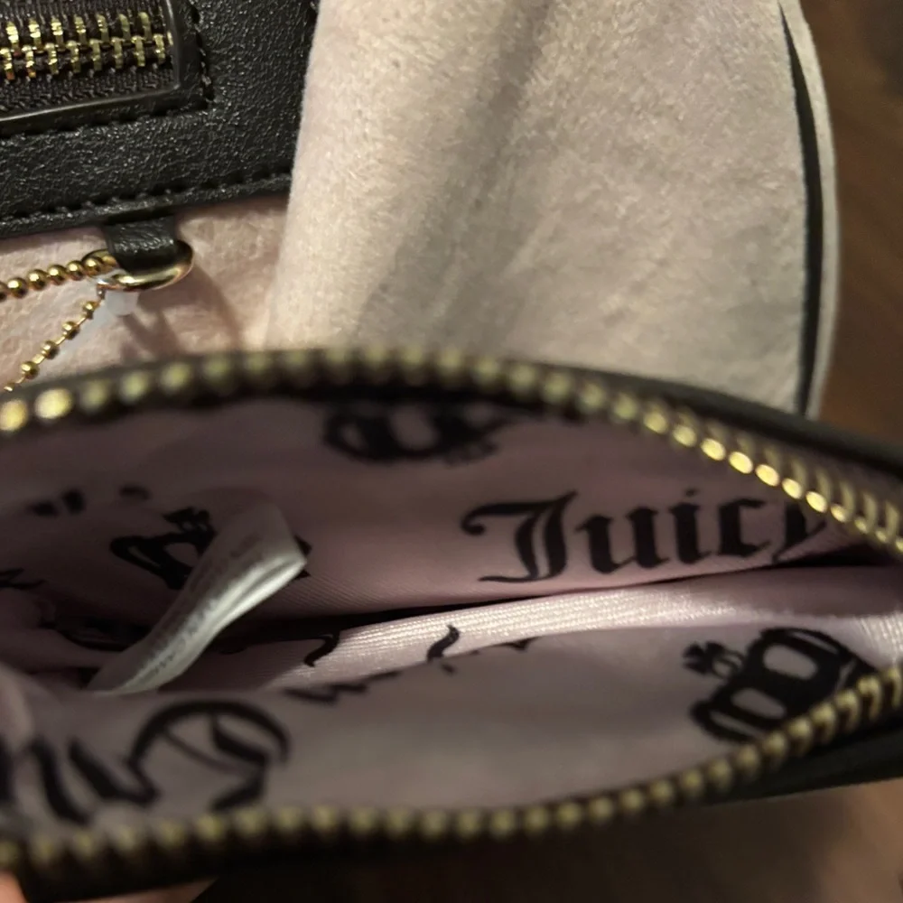 JUICY COUTURE DREAMY JUICY WEEKENDER TRAVEL DUFFLE BAG + COIN ZIP DUSTY BLUSH - Picture 3 of 5